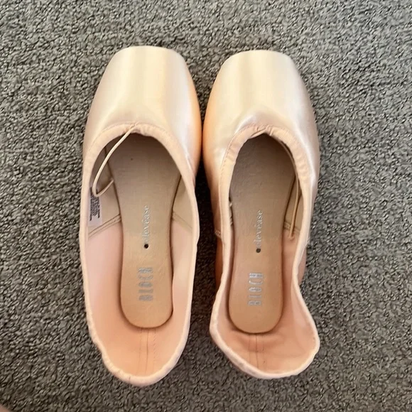 Brand New Bloch pointe shoes - Picture 2 of 3